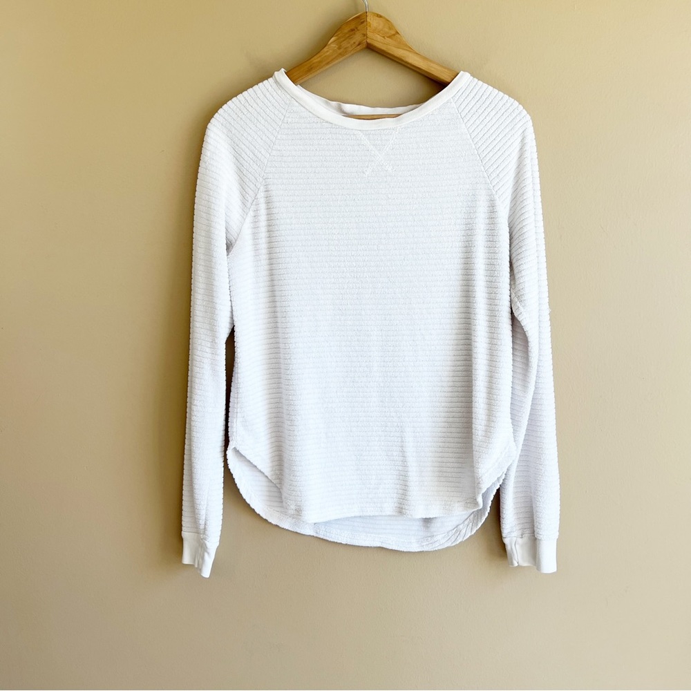 MARINE LAYER solid white top pullover size medium shirttail hemline